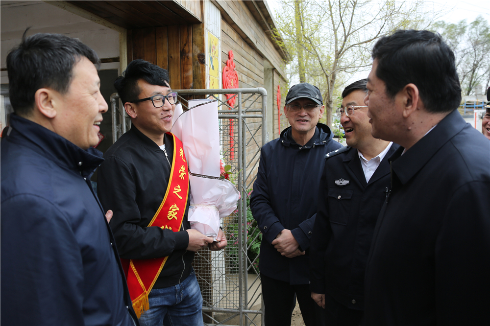 辽宁省、沈阳市领导与老兵代表交流.jpg