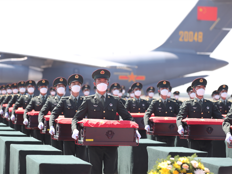 英雄回家丨第八批在韩志愿军烈士遗骸归国-现场图