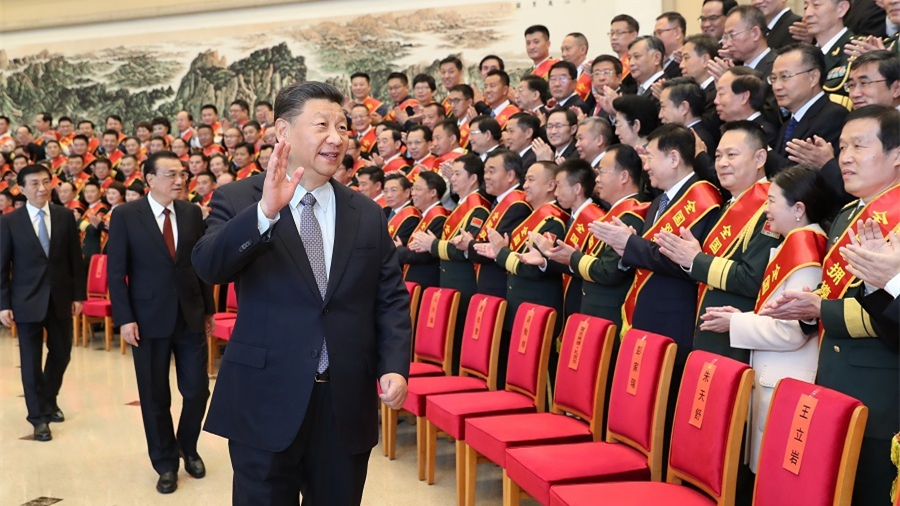 习近平会见全国双拥模范城（县）命名暨双拥模范单位和个人表彰大会代表