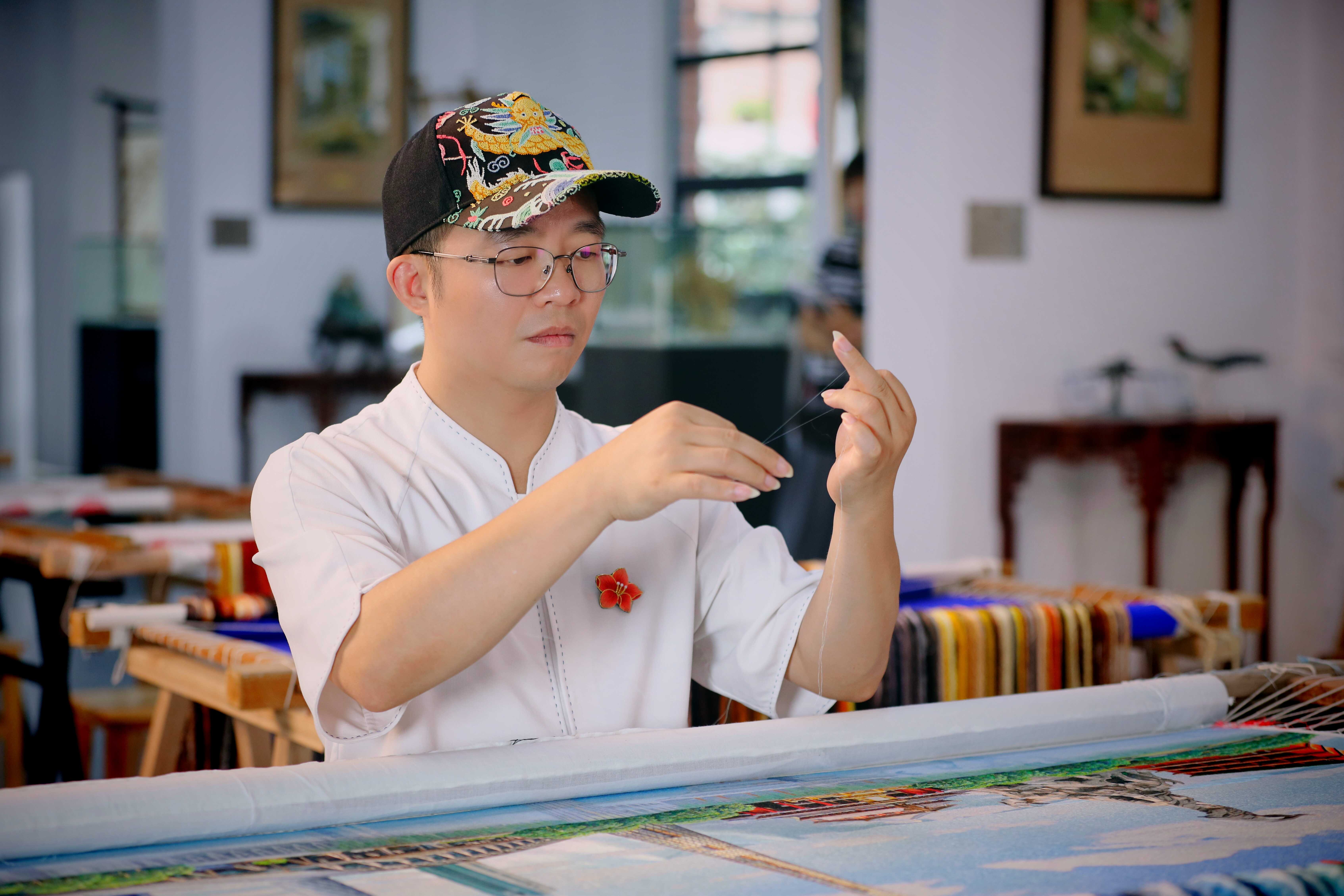 王新元：“针”程万里，一个退役军人的广绣之路