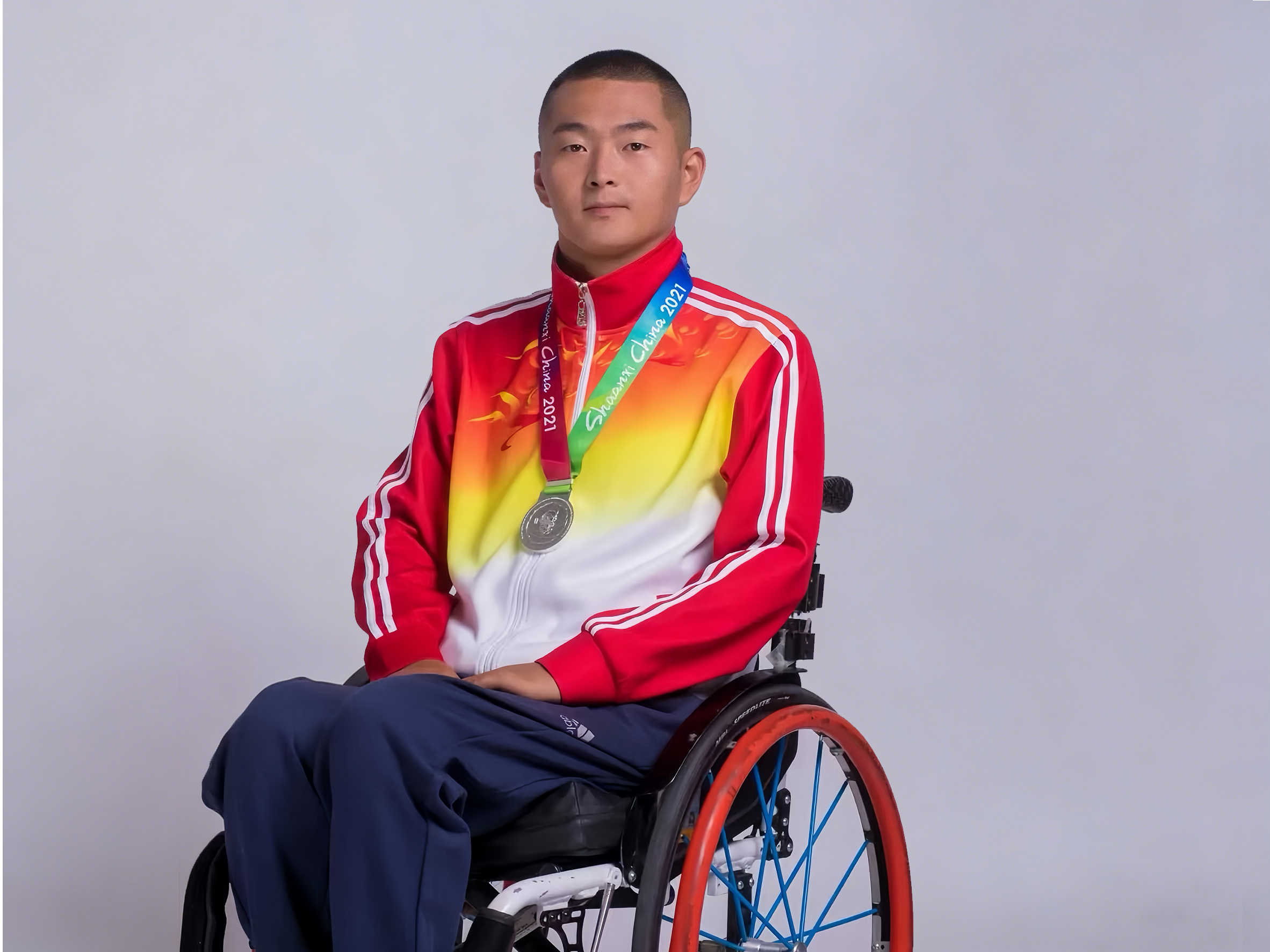 贾建东：轮椅上的生命长歌