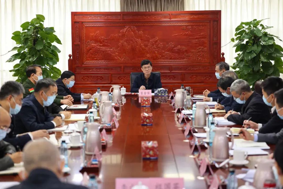 退役军人事务部召开部党组理论学习中心组（扩大）会议 围绕学习宣传贯彻党的二十大精神进行集体学习研讨