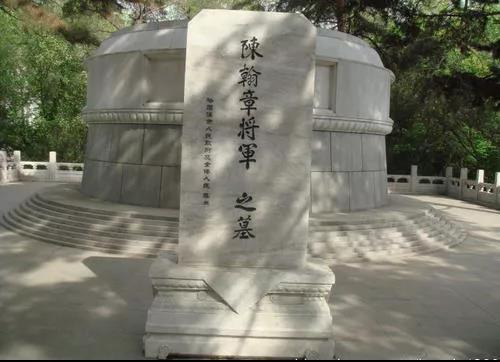 陈翰章将军之墓.jpg