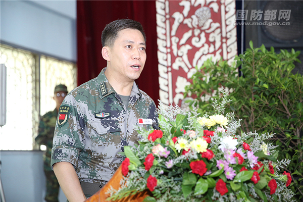 少将参观了我军新型帐篷医院系统,高度评价了中方参演部队专业化水平