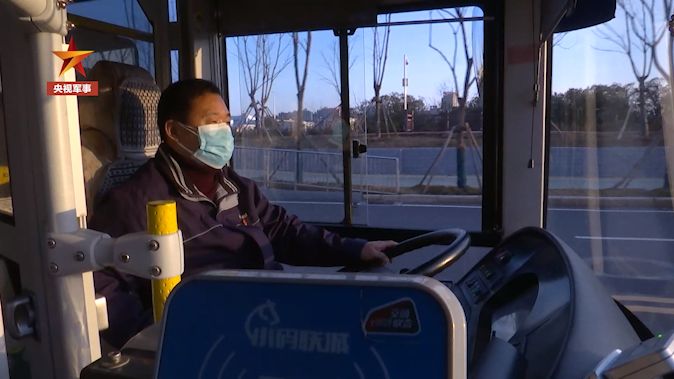 开起了一辆特殊的"公交车"